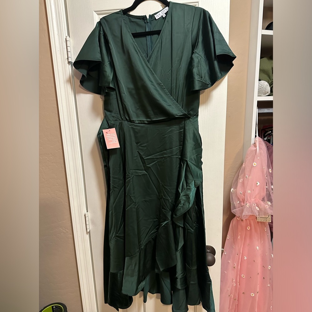 Ivy City Co Maggie Dress In Emerald